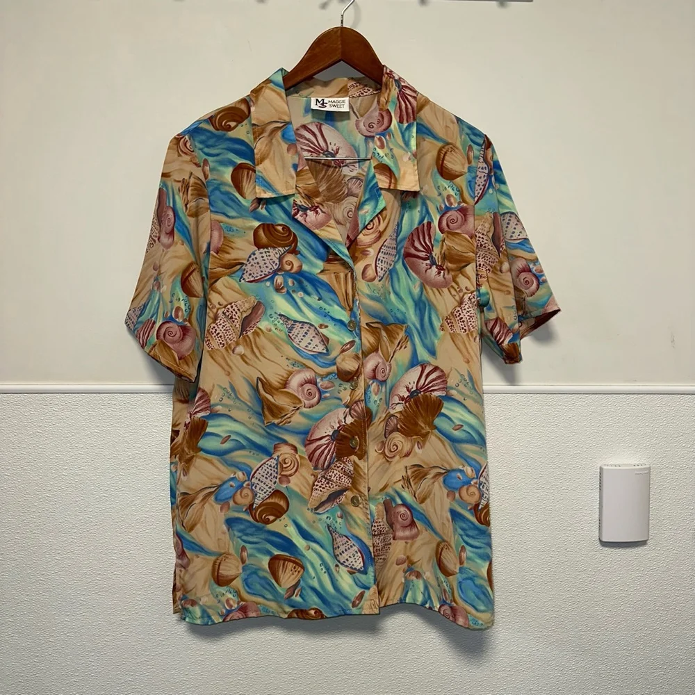 Maggie Sweet Vintage Women’s Button Down Shirt Size L Beige Blue Shell Print - Picture 6 of 10